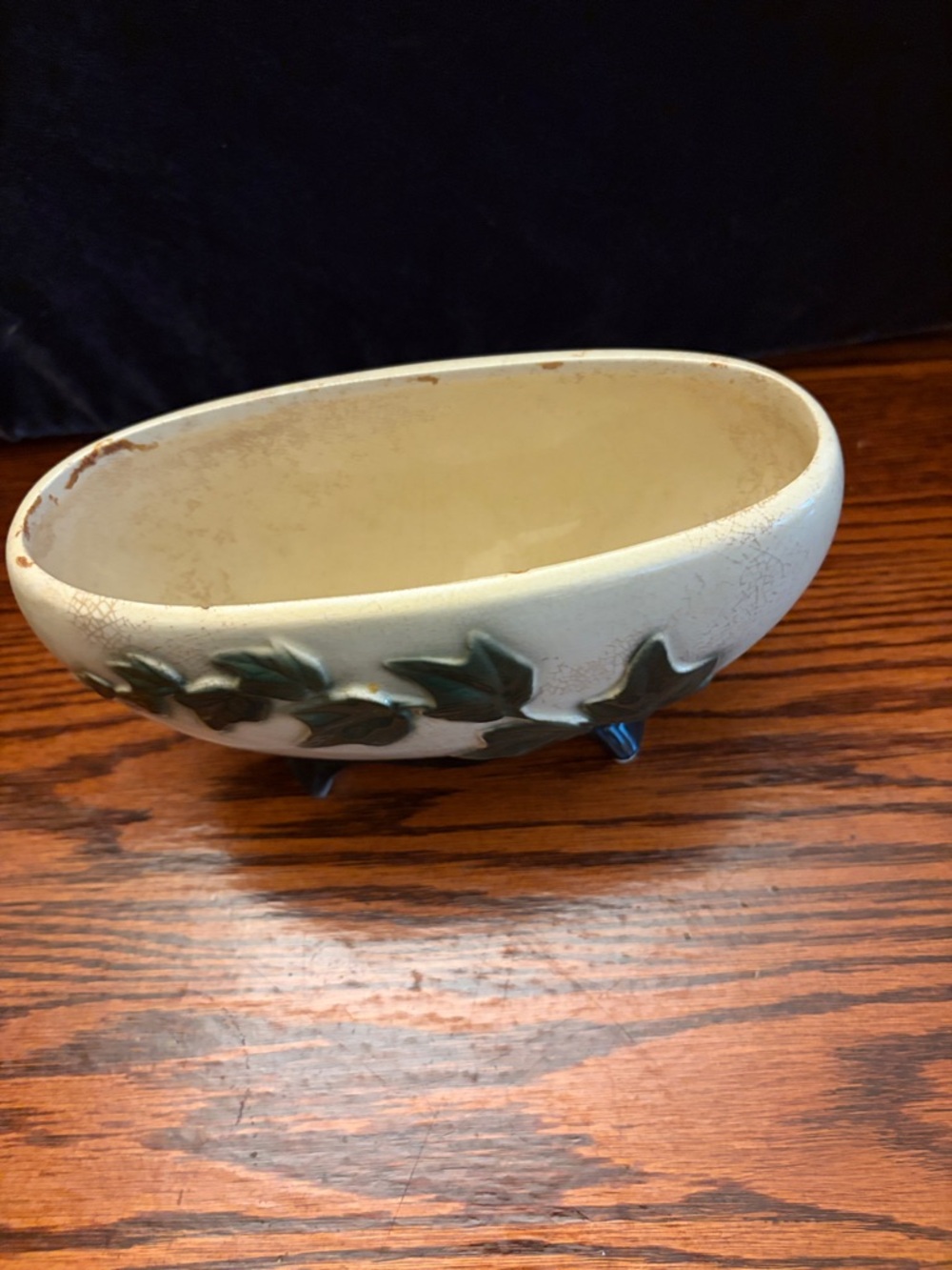 Ceramic Ivy-Leaf Footed Planter Bowl - Cream with Green - Picture 7 of 14